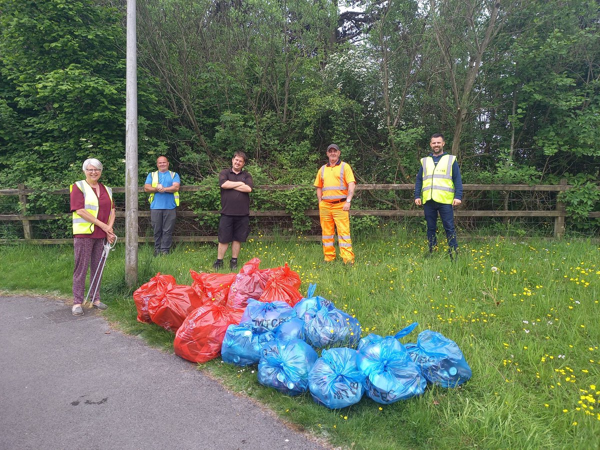 #springcleancymru event no.5 was around Penywern in Dowlais this morning. 10 bags of general waste and 10 recycling.  Not bad for 1 1/2 hrs. Thanks to @MerthyrCBC @MerthyrVH @DeclanSammon and a local resident.
#lovewhereyoulive #dontlitter