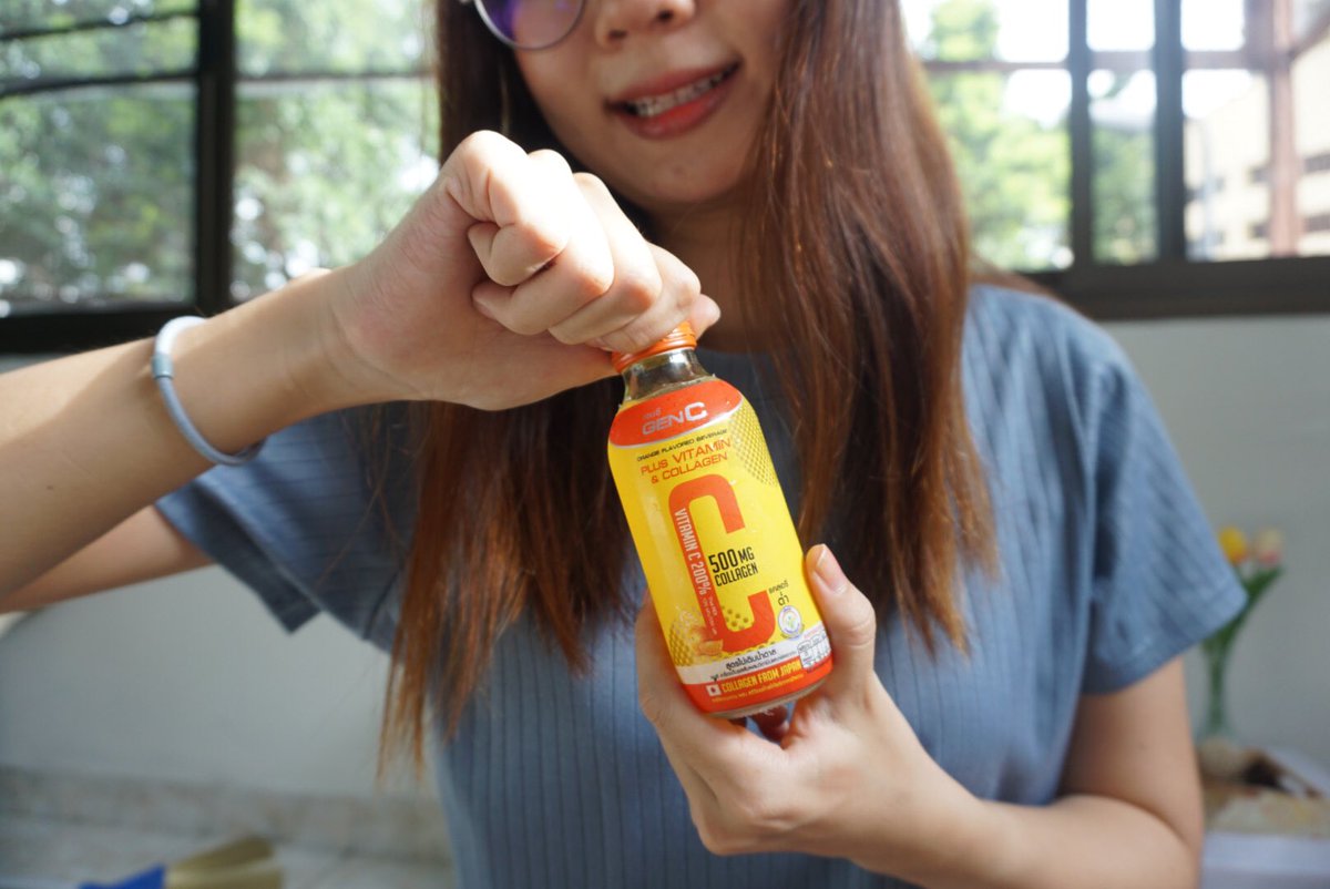 moohann_'s tweet image. อร่อยบอกต่อเลย GEN C วิตามินซีแบบดื่มผสมคอลลาเจนจากญี่ปุ่น ปังคูณสอง ทานพร้อมกันคือดี ช่วยกันดูดซึม ส่วนเรื่องรสชาติก็โอเคมากๆเลย ไม่เปรี้ยวโดด กำลังดี แถมแคลอรี่ต่ำด้วย 15 บาทเอง #รีวิวเซเว่น #เจนซีฝาส้ม #หมูหันรีวิว