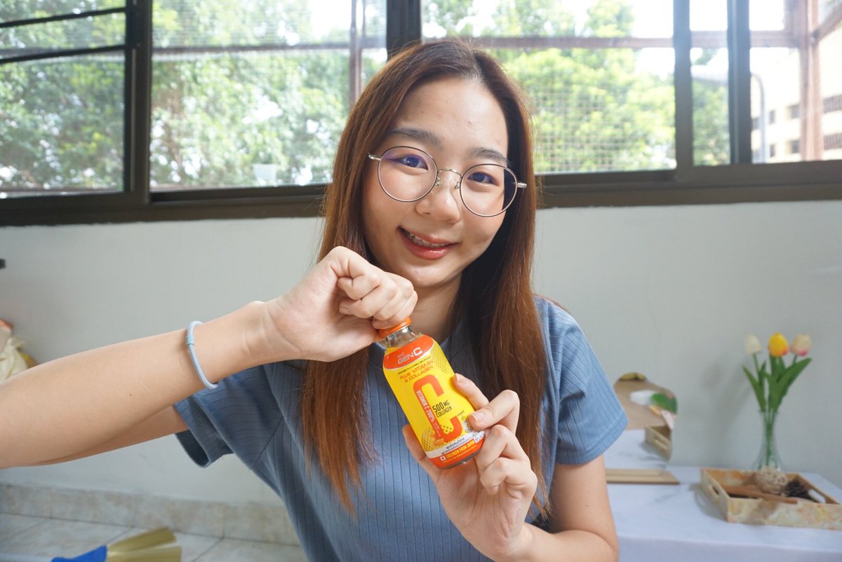 moohann_'s tweet image. อร่อยบอกต่อเลย GEN C วิตามินซีแบบดื่มผสมคอลลาเจนจากญี่ปุ่น ปังคูณสอง ทานพร้อมกันคือดี ช่วยกันดูดซึม ส่วนเรื่องรสชาติก็โอเคมากๆเลย ไม่เปรี้ยวโดด กำลังดี แถมแคลอรี่ต่ำด้วย 15 บาทเอง #รีวิวเซเว่น #เจนซีฝาส้ม #หมูหันรีวิว