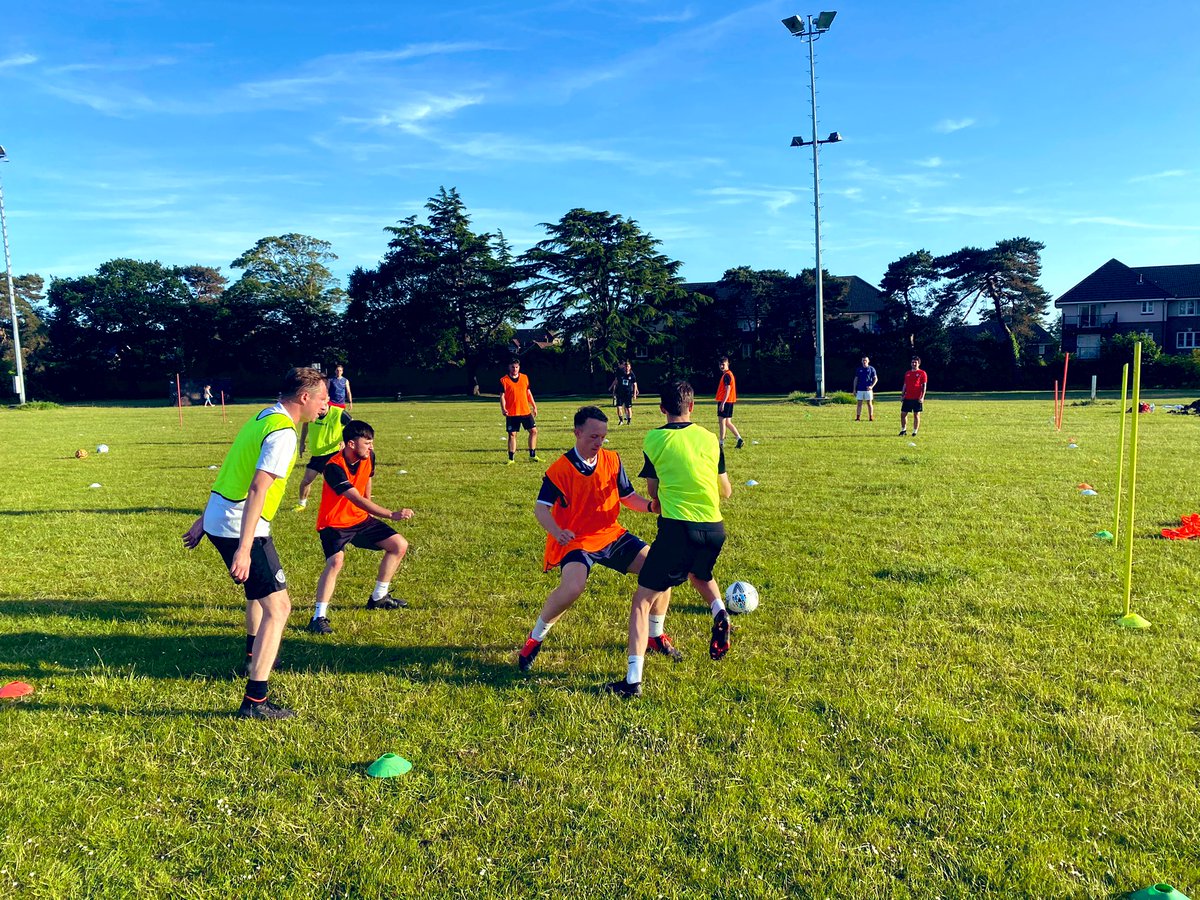 Chamberlayne_FC's tweet photo. Great session from the men’s side last night. They really have turned up this pre season with a fantastic attitude. Keep up the good work lads. 

Next session is this Saturday at 10am. We are still looking for a few more players to add to the squad. DM for info @HampshireFA https://t.co/KBIZvSBBRt