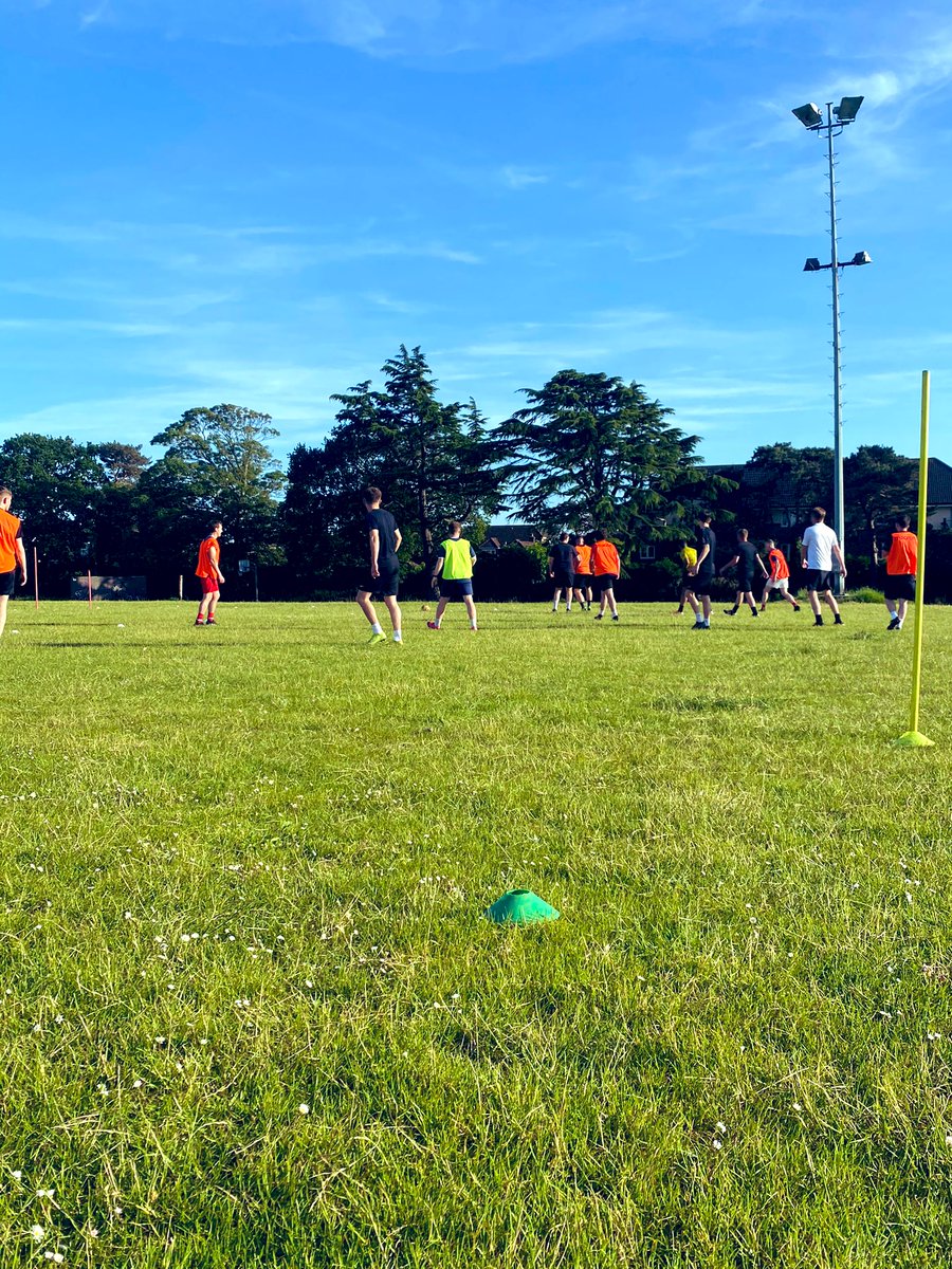 Chamberlayne_FC's tweet photo. Great session from the men’s side last night. They really have turned up this pre season with a fantastic attitude. Keep up the good work lads. 

Next session is this Saturday at 10am. We are still looking for a few more players to add to the squad. DM for info @HampshireFA https://t.co/KBIZvSBBRt