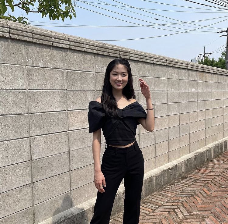hyeyoon_ending's tweet photo. Hyeyoon IG update 
ANOTHER PICS OF HER OOTD😍😍😍😍
#KimHyeYoon #김혜윤 https://t.co/80S5ogYtxX