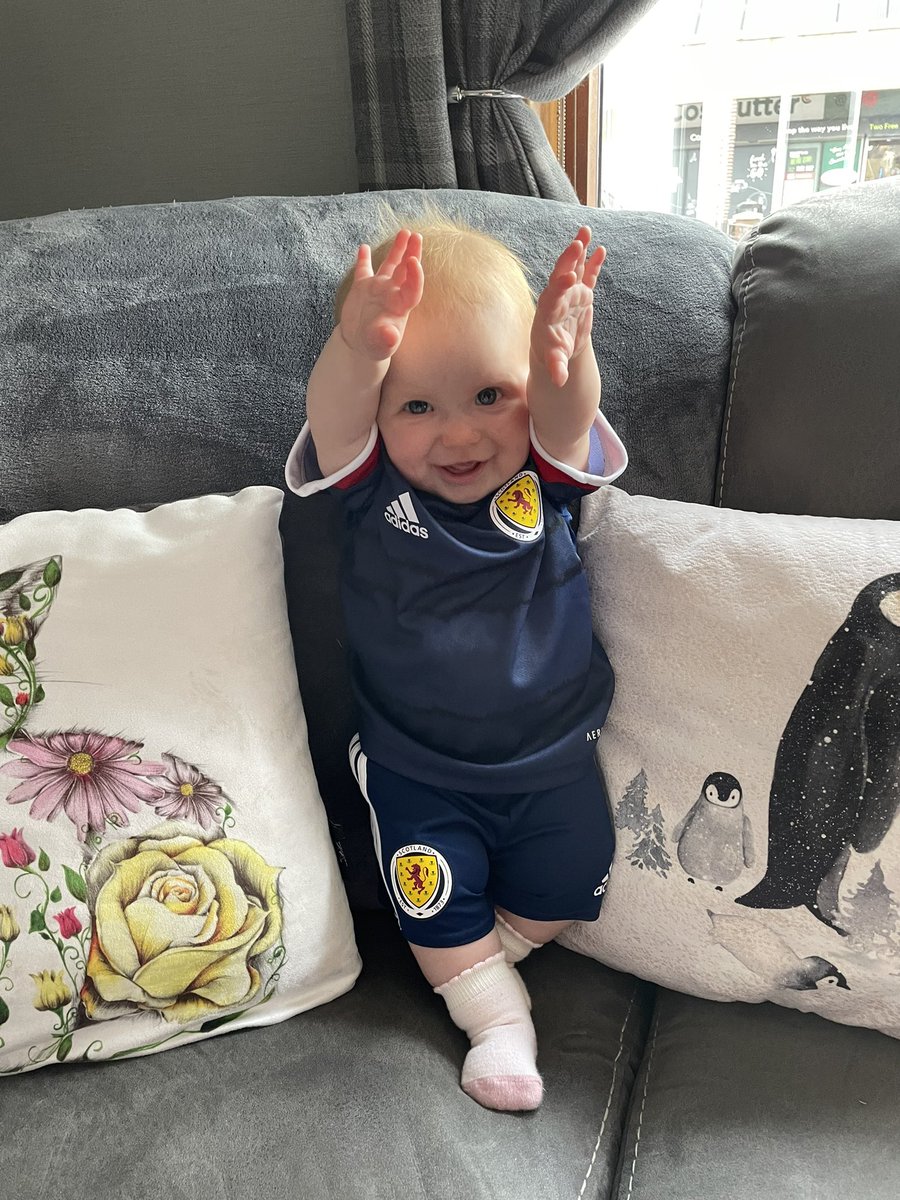 Izabella’s getting ready & excited for the Euros starting ⚽️⚽️⚽️ 
C’mon Scotland 👏🏻☺️@ScotlandNT #footballdaft #7monthsold