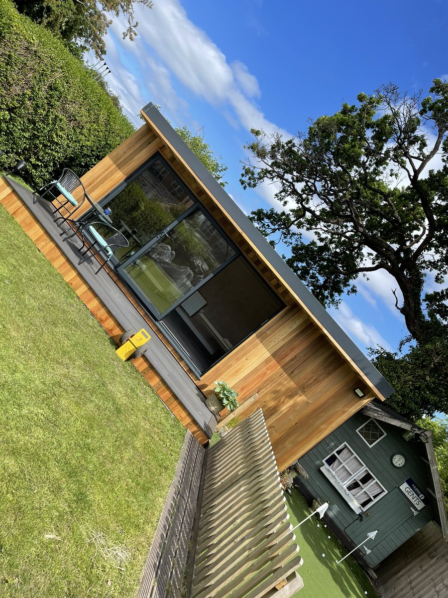 BlindsInGlass's tweet image. Another delivery for #smartmodular garden office today in mobberley Cheshire #uniblindsinglass #partners