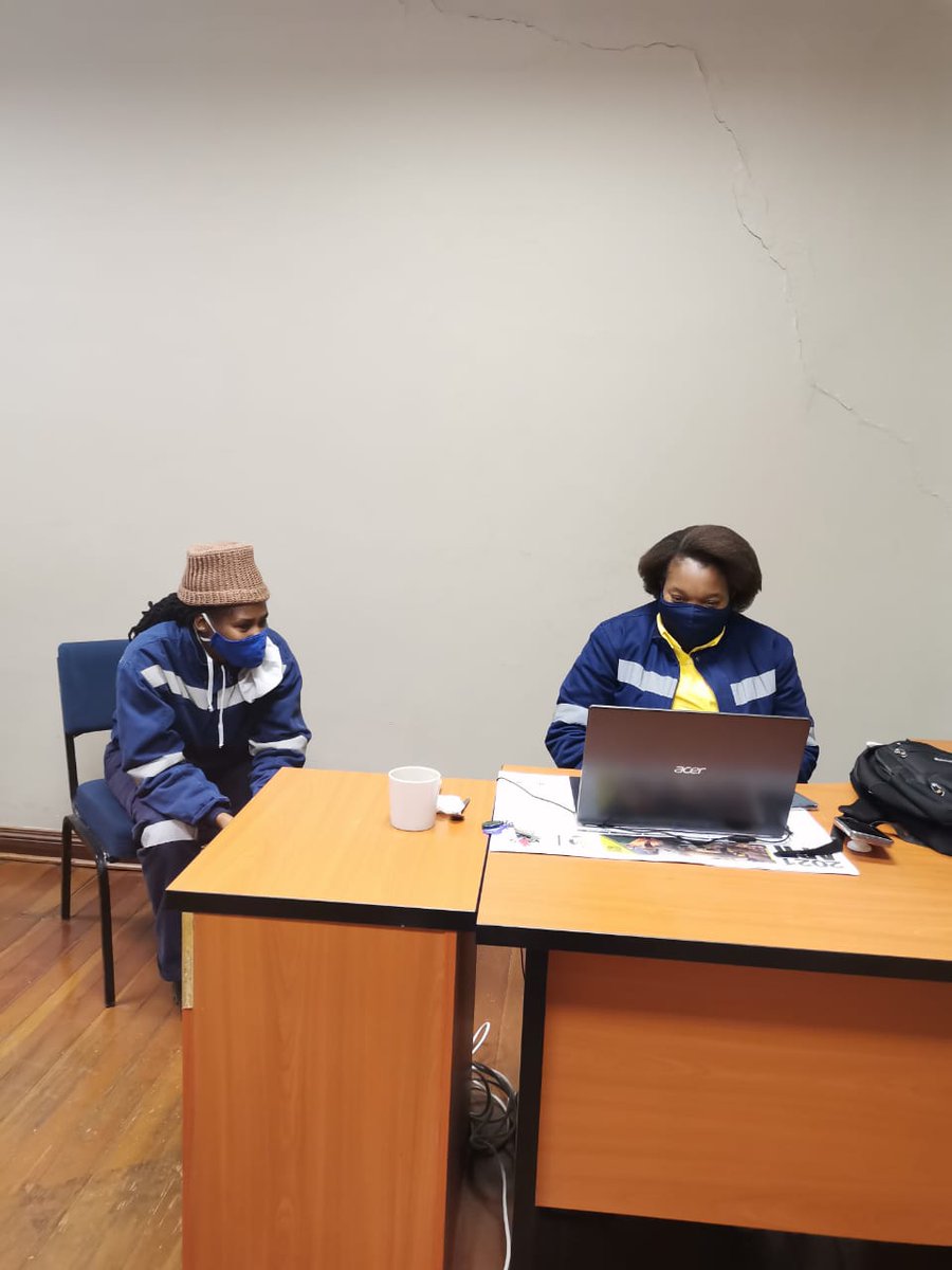 wo_fire's tweet photo. #WOF_NW Online Fire Awareness Campaign Webinar with various stakeholders took place earlier today. The webinar was attended by representatives from @JBMarksLM, @environmentza, @five_tourism and NW senior management.
#WOF_NW has enough resources for #WinterFireSeason https://t.co/3fuh0StPGY