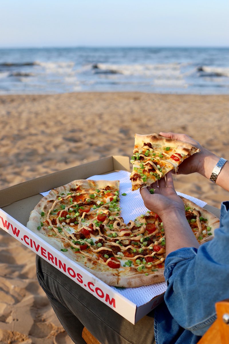 Can everyone stop saying 'hot girl summer' and start saying 'pizza on the beach girl summer'? Please and thank you.
Papped at the new Prom Slice by @civerinos_slice, eating pizza and drinking Aperol slushies - what a time to be alive! #edinburgh #portobello #visitscotland