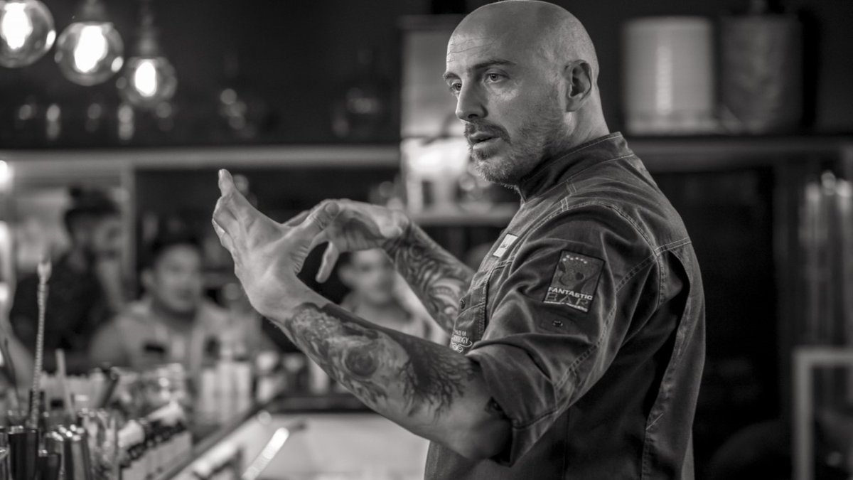 estomesuena's tweet photo. Hoy hablamos de mixología con Luis Inchaurraga, ganador del premio Mejor Bartender de España y nuestro representante en la #WorldClassCompetition de este año. ¿Te apetece conocer los secretos de un buen cóctel? 🍸.
#Estomesuenaenlacocina
https://t.co/x9qGz9bdBZ https://t.co/ku1x97S00P