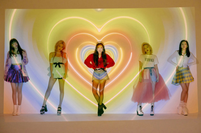 5REDVELVET's tweet photo. [OFFICIAL] SM Entertainment confirms Red Velvet is currently preparing a new album for an August comeback.

"Please anticipate it a lot."

https://t.co/A1TJTlXxdm
#REDVELVET @RVsmtown https://t.co/TJlHZhR185