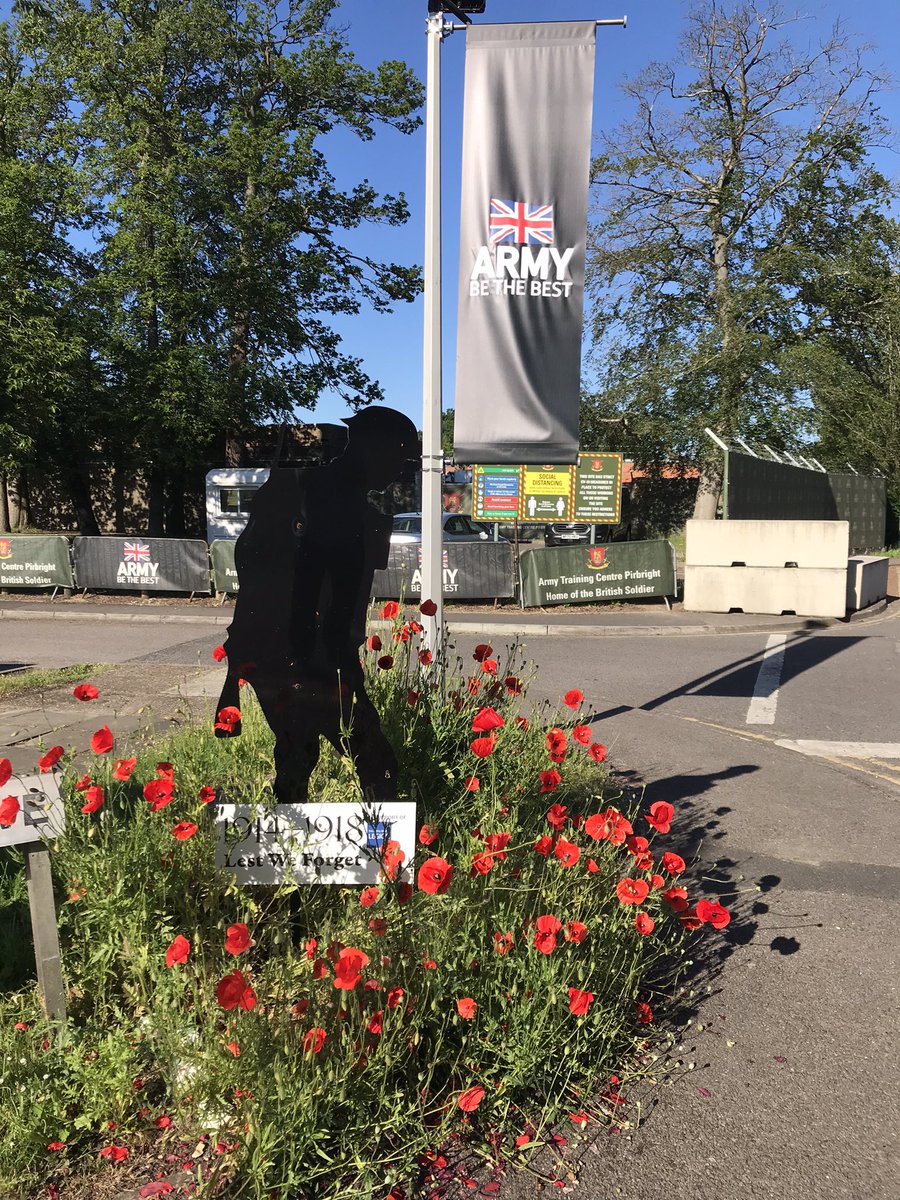A wonderful morning at Army Training Centre (Pirbright).
Sun is shining, poppies in full bloom and the soldier silhouette framed in red.
What could be better?
#homeofthebritishsoldier 
#FailLearnWin
#WarriorSpirit