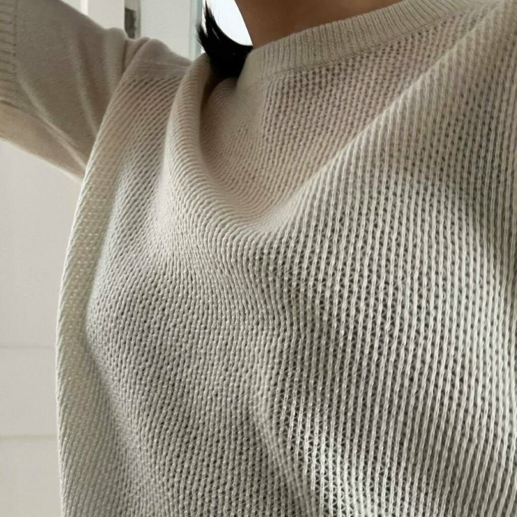 HeroCashmere's tweet photo. Our textured cashmere tees are a great option all year round. 
Perfect for layering, here is our creamy white one pictured with a black vest underneath. Our customer (thank you for the pic!) is based in London - which is usually quite a few degrees warme… https://t.co/cttLdSn6VA https://t.co/NImLWv7Pj6