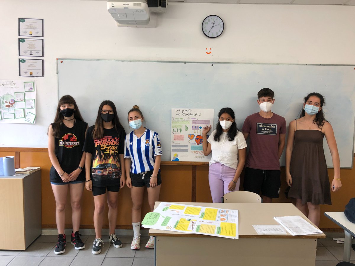epiasabadell's tweet photo. A 4t d'ESO hem treballat una infografia per a presentar les proves que confirmen la teoria de l'evolució. Cada grup ha escollit quins eren els elements + importants, com disposar-los i amb quins dibuixos, esquemes o textos. Aquest n'és el resultat!
#ESOPIASABADELL https://t.co/fLfjk8cQuK