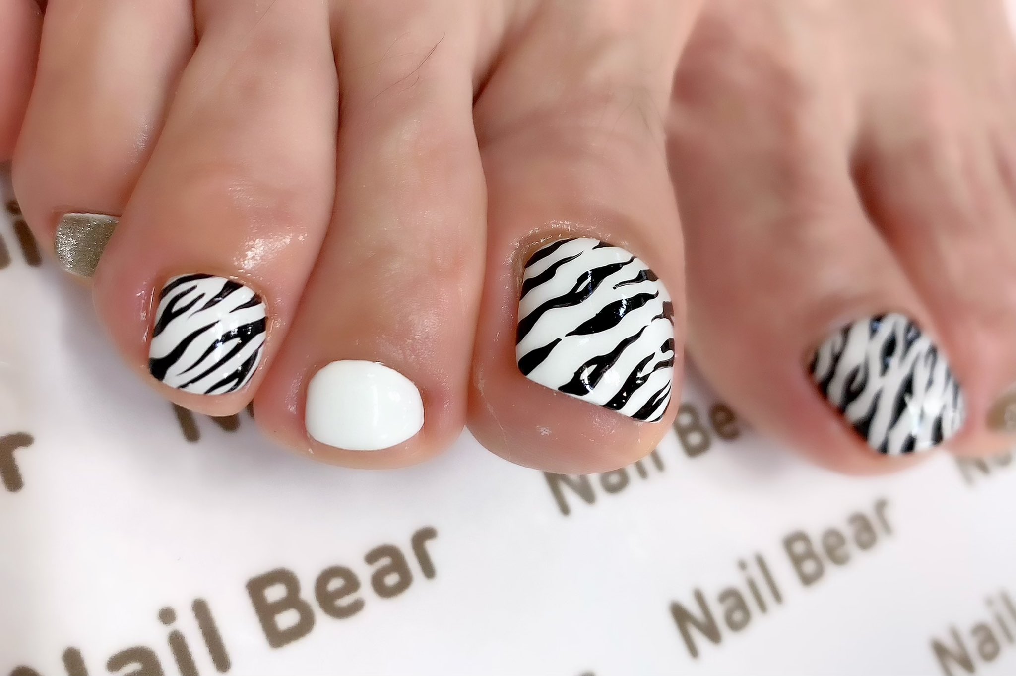 Twitter 上的 Nail Bear 久米川 まったり更新 フットネイルのアートコース1です 夏の陽気でフットネイル増えてます 東村山 久米川 小平 萩山 八坂 久米川ネイルサロン Nailbear ジェルネイル フットネイル 人魚の鱗ネイル ゼブラネイル