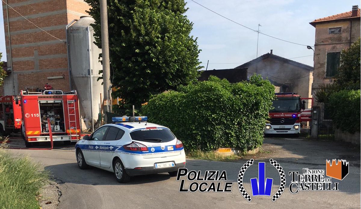 PLTerreCastelli's tweet photo. #PLinforma #Spilamberto #09giugno si è sviluppato un incendio in una porcilaia di Via Viazza. #Viabilità interrotta su Via Belvedere e Via Viazza. Per #SanVito direzione consigliata località #Settecani.
#noicisiamo
#vigilidelfuoco sul posto. https://t.co/lQBFdHT8bI