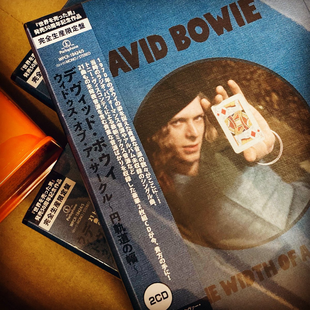 moremusic_japan's tweet photo. 出ました!#davidbowie #thewidthofacircle 完全生産限定盤!
21曲もの未発表音源を含む貴重な音源ばかりを収録した豪華2枚組CDが今、貴方の手に!
・・・と帯に書いてます。¥3850で買えるなら絶対欲しい!と思う装丁です💓
#デビッドボウイ
#円軌道の幅
#moremusicjapan
#モアミュージック https://t.co/IIUvBVsHZm