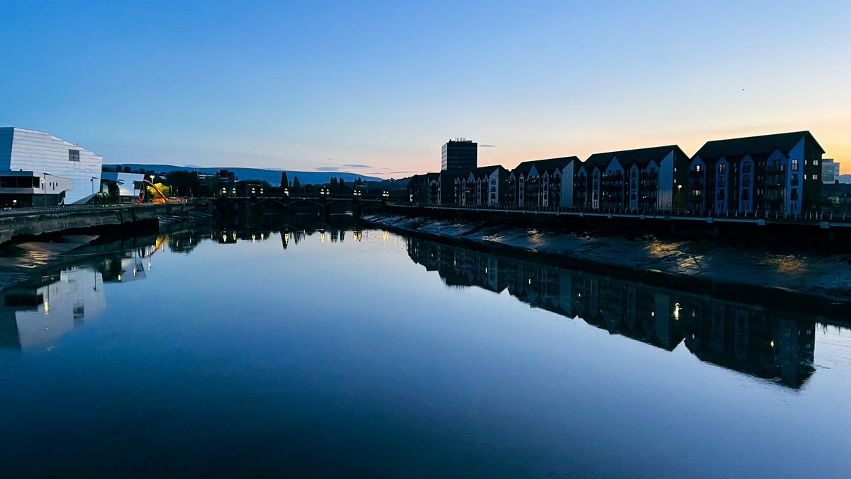 awv's tweet image. This is why I love getting out for a 4am run.   #newportwales