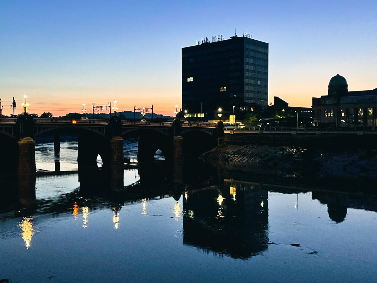 awv's tweet image. This is why I love getting out for a 4am run.   #newportwales