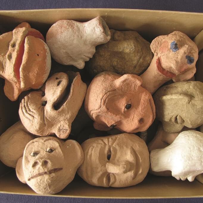 UntangledM's tweet image. Paper maché is still one of the most useful materials for puppetry. Just look at these faces! Get clued up (and glued up) in chapter six of Marionettes Untangled. Order your copy today: untangledmarionettes.com 
#puppets #papermaché #craft #make #theatre #marionettes