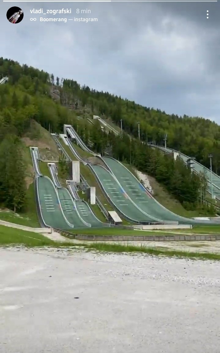 SkiJumpGirl_PL's tweet photo. Bułgaria 🇧🇬 dołącza do czatu #Planica 🇸🇮
Vladimir #Zografski śladem #Voros 🇭🇺 jako rodzynek trenuje ze wszystkimi 💪🏽
#skijumpingfamily https://t.co/FhZpKEN1Ju
