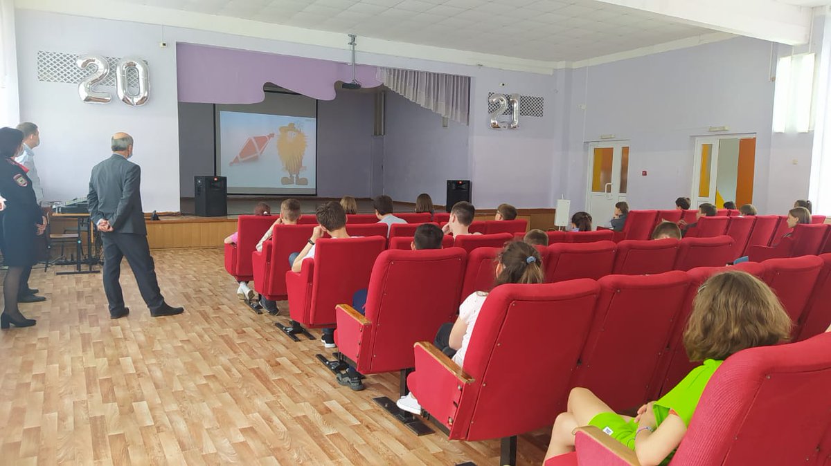 В рамках летнего этапа акции "Знать, чтобы жить" и антинаркотического месячника"Вместе против наркотиков" проведена профилактическая работа группой специалистов с несовершеннолетними в лагере дневного пребывания на базе МБОУ "ЦО 8"