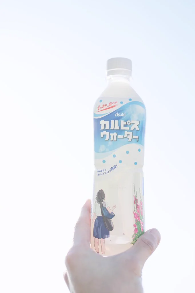カルピスを飲み干した後に注目！甘酸っぱい青春が広がる仕掛けが素敵！
