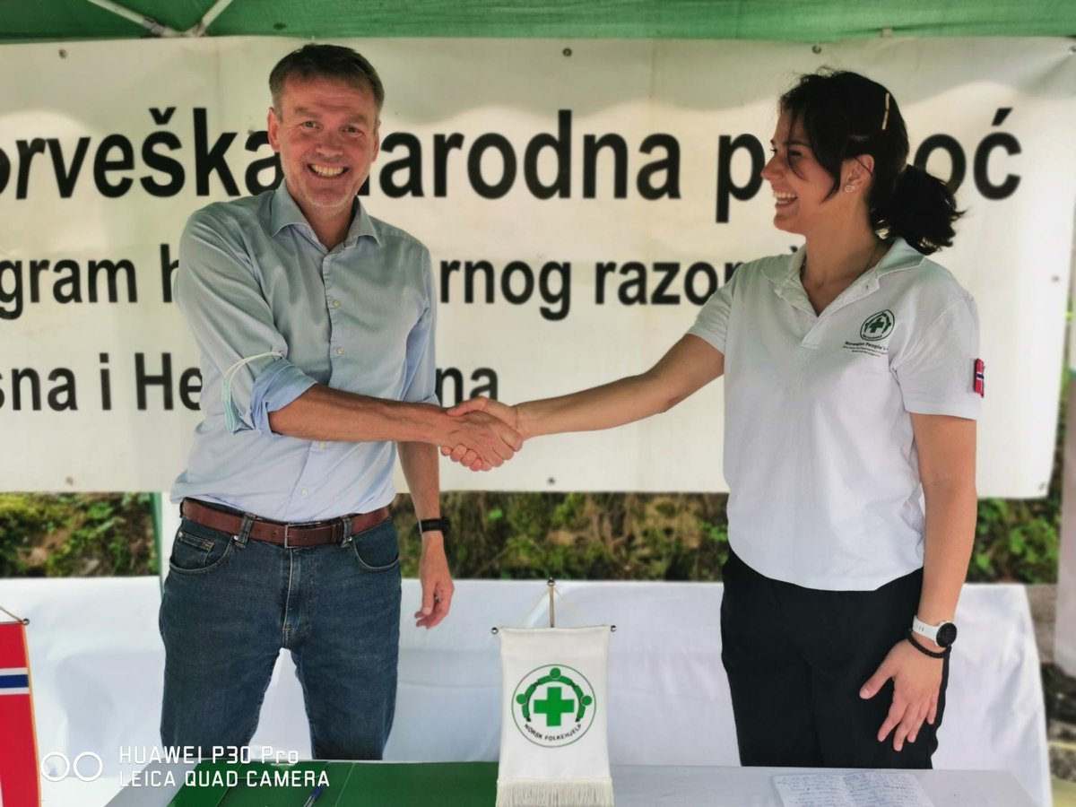 norskfolkehjelp's tweet photo. Tusen takk til🇳🇴@Utenriksdept for fornyet støtte til minerydding i Bosnia-Hercegovina og Kosovo! Borgerkrigen tok slutt for 25 år siden, men fortsatt er BiH et av verdens mest minelagte land. Med solide støttespillere på laget fortsetter vi kampen mot de💥farene i bakken💪🏽💚 https://t.co/KVA0bNKkDe
