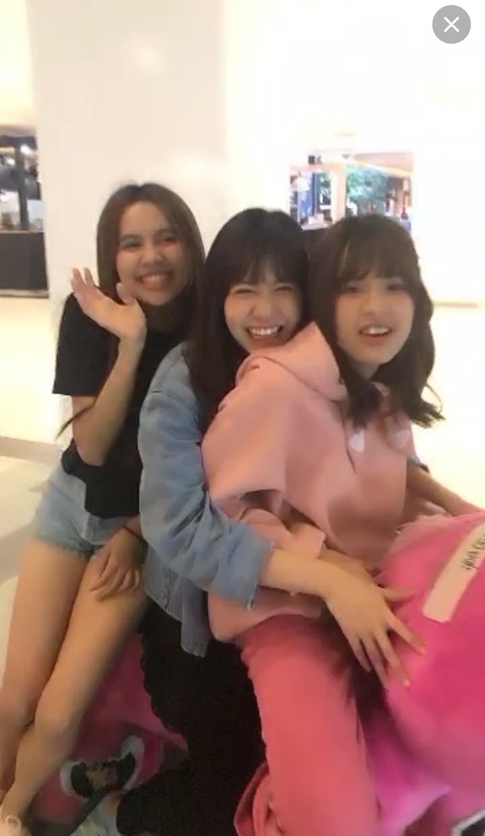 iAM48Unofficial's tweet image. เนยห้ามโมบายซื้อของ น้ำหนึ่งแอบซื้อของให้โมบาย รู้แล้วนะบ้านนี้ใครสปอยลูก 555555555