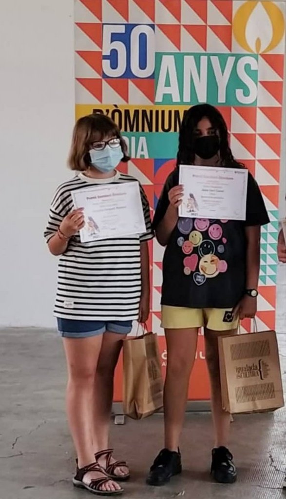 Les alumnes Bàrbara Duch (4t PRIM) Griselda Farguell (1rESO) i Jana Garí (2nESO) han estat guardonades amb el 
#PremiSambori de #narrativaescolar en català d'<a href="/omnium/">Òmnium Cultural</a>.
El lliurament dels premis va tenir lloc a la sala Encavallades del Museu de la Pell d'#Igualada.
Felicitats!