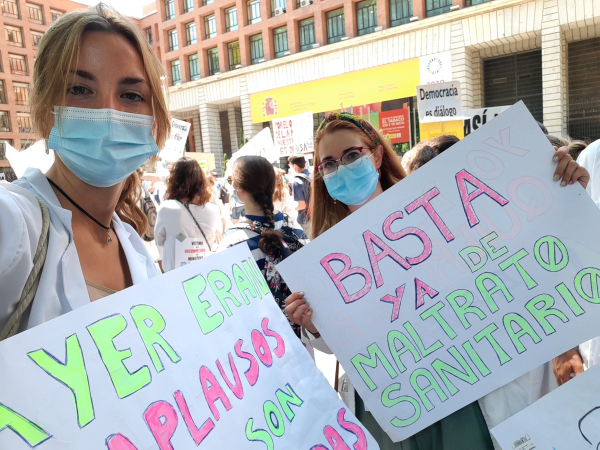 LorenaFr_10's tweet photo. ⚠️Ayer toda @FSEunida delante d @sanidadgob #8Jsanitario
Somos generación de cambio💪Tenemos la misma vocación💛 pero no nos conformamos con este maltrato!
Gracias @cesm_sindicatos @OMC_Espana @AsociacionMIRe por el apoyo
Seguimos🙌
#EleccionDePlazasEnTiempoReal https://t.co/WN1W8eNAss