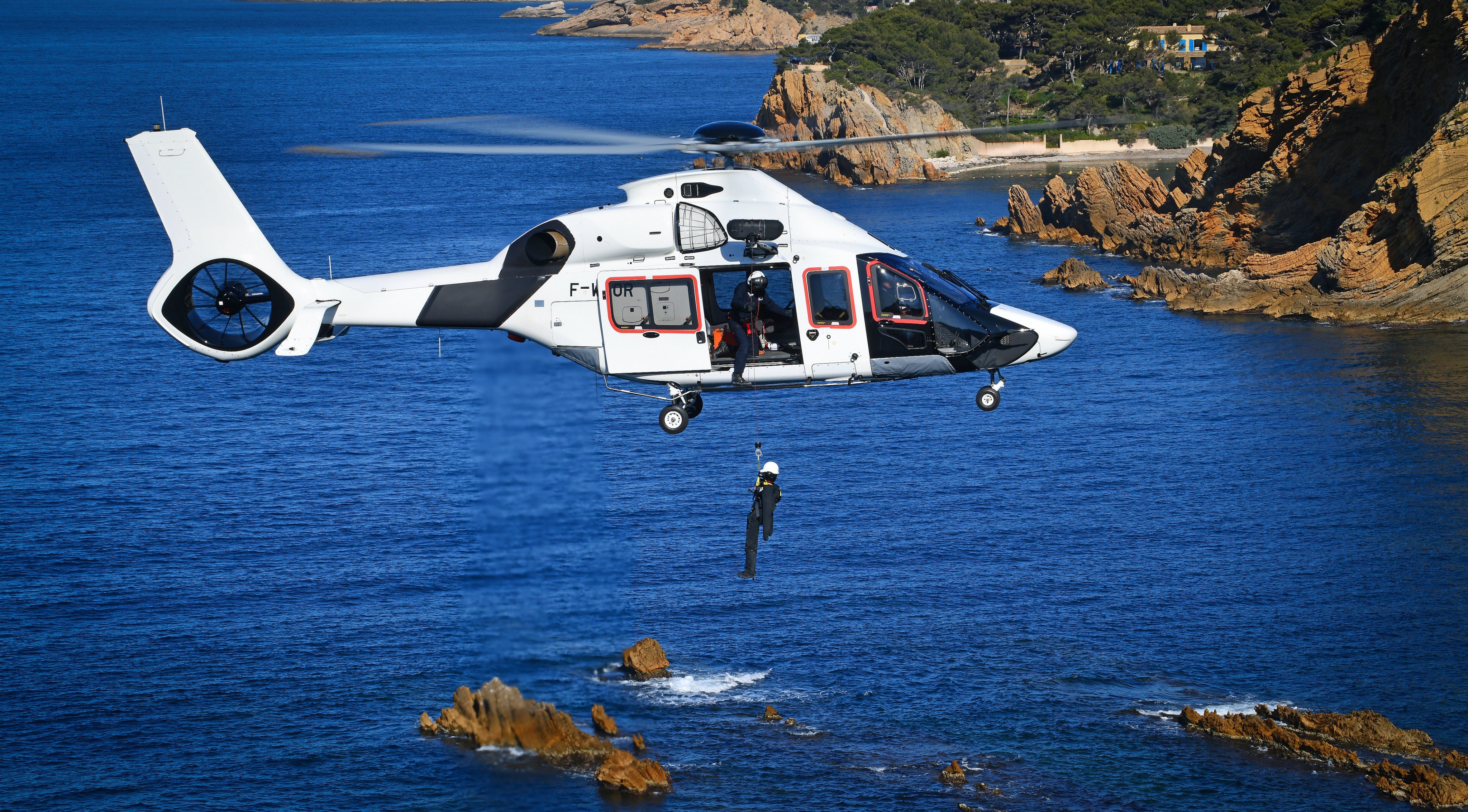 E3bPzNIXEAITG6V?format=jpg&name=4096x409