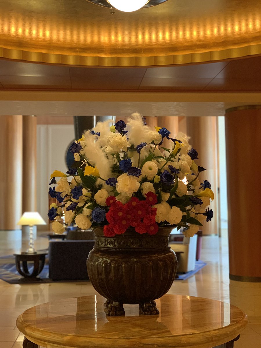 ট ইট র ちょこジェラ 西島隆弘 Nissy アンバサダーホテルのお花がドナルドだった ドナちゃんおめでとう