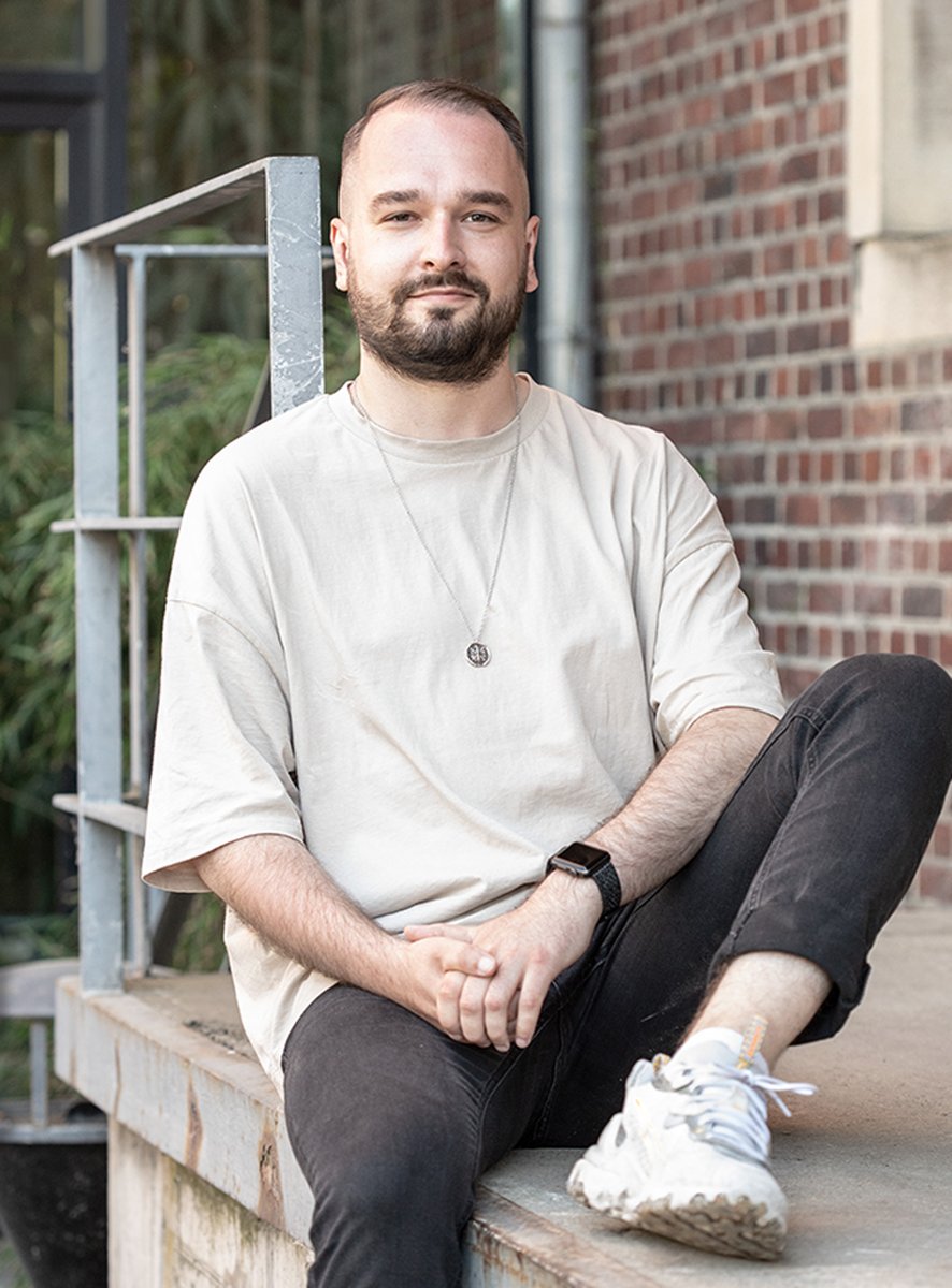 Mit viel strategischem Know-how erobert René im eSport die vorderen Plätze. So nun auch als UI/UX-Designer für unsere Projekte der digitalen Unit. Herzlich Willkommen im Team!  
#welcometocyclos #lovemyjob #empoweringtalents #uiuxdesigner