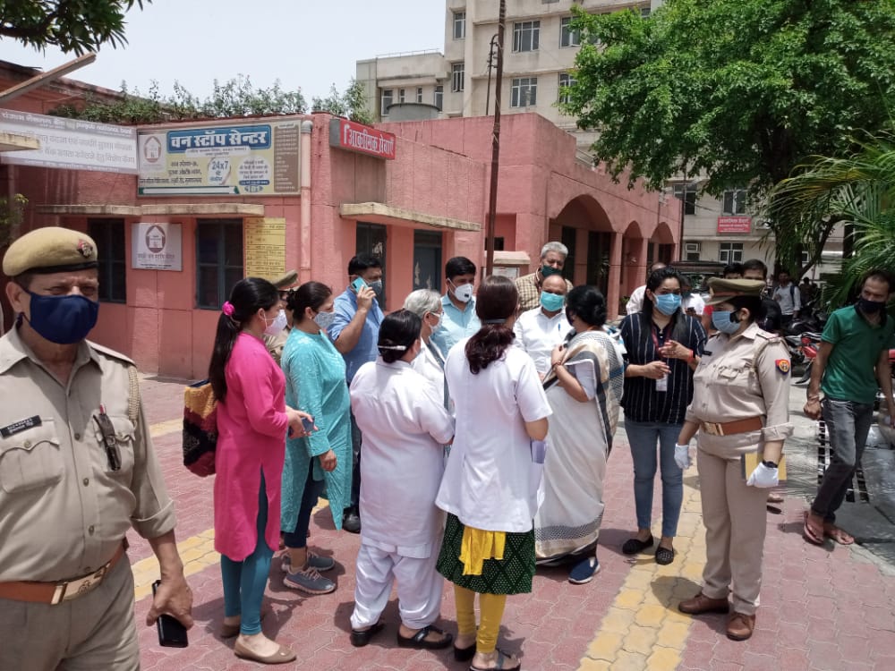 DPO Baghpat (@dpobpt) on Twitter photo рдЙрддреНрддрд░ рдкреНрд░рджреЗрд╢ рд░рд╛рдЬреНрдп рдорд╣рд┐рд▓рд╛ рдЖрдпреЛрдЧ рдХреА рдорд╛. рд╕рджрд╕реНрдпрд╛ рд╢реНрд░реАрдорддреА рд░рд╛рдЦреА рддреНрдпрд╛рдЧреА рдЬреА рджреНрд╡рд╛рд░рд╛ рд╡рди рд╕реНрдЯреЙрдк рд╕реЗрдВрдЯрд░ рдХрд╛ рдирд┐рд░реАрдХреНрд╖рдг рдХрд░ рдХреЗрдиреНрджреНрд░ рдХреЗ рд╕реБрдЪрд╛рд░реВ рд╕рдВрдЪрд╛рд▓рди рдХреЗ рдирд┐рд░реНрджреЗрд╢ рджрд┐рдПред <a href="/UPMahilaKalyan/">UP Mahila Kalyan</a> <a href="/DmMuzaffarnagar/">DM MUZAFFARNAGAR</a> <a href="/CDOMuzaf/">CDO Muzaffarnagar</a> <a href="/cmo_mzn/">CMO MUZAFFARNAGAR</a> <a href="/NCWIndia/">NCW</a> рдЙрддреНрддрд░ рдкреНрд░рджреЗрд╢ рд░рд╛рдЬреНрдп рдорд╣рд┐рд▓рд╛ рдЖрдпреЛрдЧ рдХреА рдорд╛. рд╕рджрд╕реНрдпрд╛ рд╢реНрд░реАрдорддреА рд░рд╛рдЦреА рддреНрдпрд╛рдЧреА рдЬреА рджреНрд╡рд╛рд░рд╛ рд╡рди рд╕реНрдЯреЙрдк рд╕реЗрдВрдЯрд░ рдХрд╛ рдирд┐рд░реАрдХреНрд╖рдг рдХрд░ рдХреЗрдиреНрджреНрд░ рдХреЗ рд╕реБрдЪрд╛рд░реВ рд╕рдВрдЪрд╛рд▓рди рдХреЗ рдирд┐рд░реНрджреЗрд╢ рджрд┐рдПред <a href="/UPMahilaKalyan/">UP Mahila Kalyan</a> <a href="/DmMuzaffarnagar/">DM MUZAFFARNAGAR</a> <a href="/CDOMuzaf/">CDO Muzaffarnagar</a> <a href="/cmo_mzn/">CMO MUZAFFARNAGAR</a> <a href="/NCWIndia/">NCW</a>