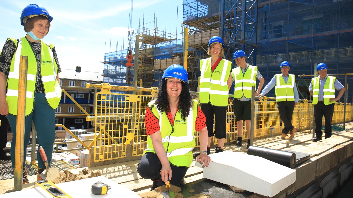 lb_southwark's tweet photo. Councillors Stephanie Cryan and Helen Dennis joined Resident Leathermarket CBS Board Directors  John Paul Lynch and Katie Farrant for a topping out ceremony yesterday at Joseph Lancaster House. The development will provide 40 new council homes and a communal garden. https://t.co/Ux9KHecYhm