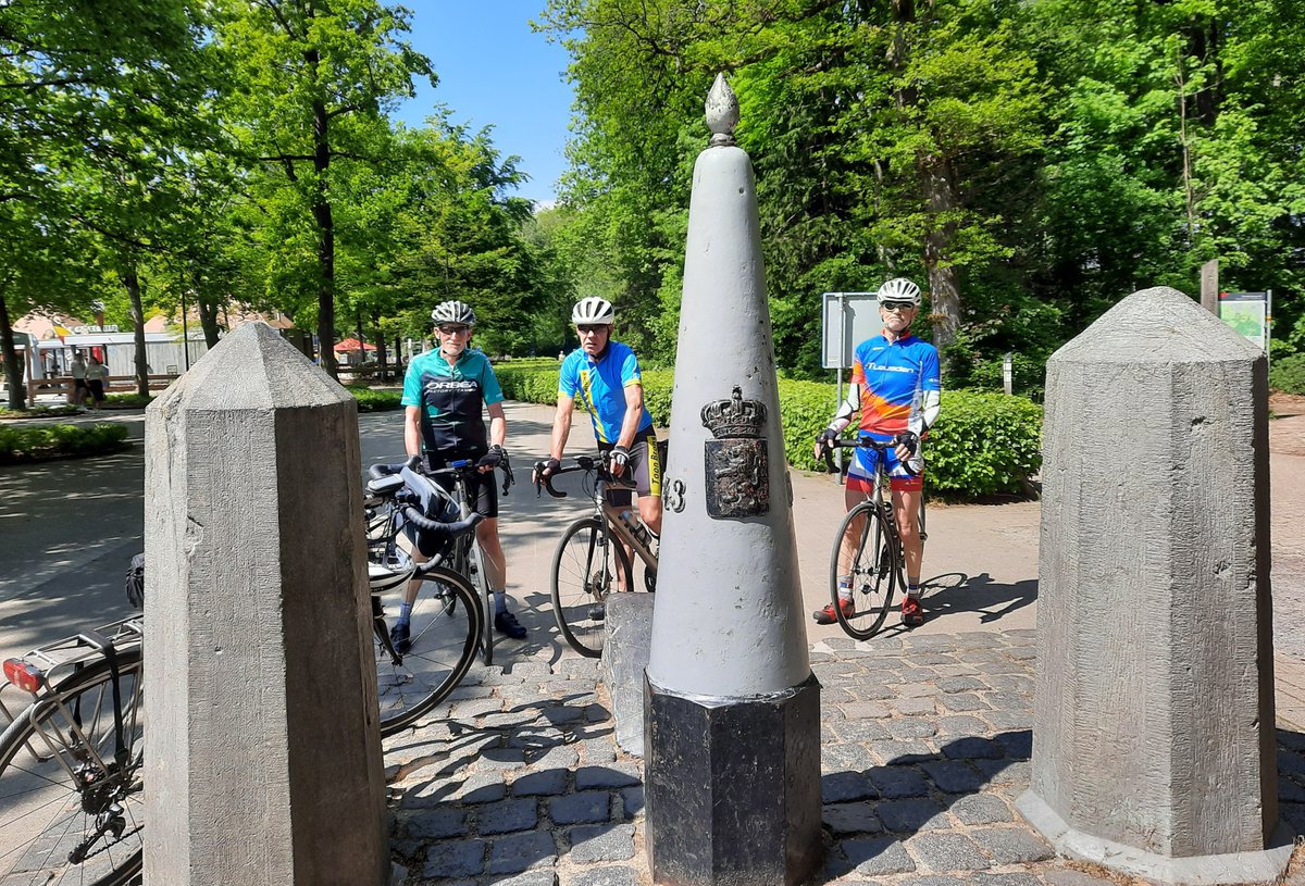 Het wielerseizoen is ook voor TTL goed van start gegaan. Diverse groepen zwermen weer uit over het land. Een groep trainde onlangs in de Limburgse heuvels en de Ardennen. Een plaatje van het Drielandenpunt kan dan niet ontbreken.