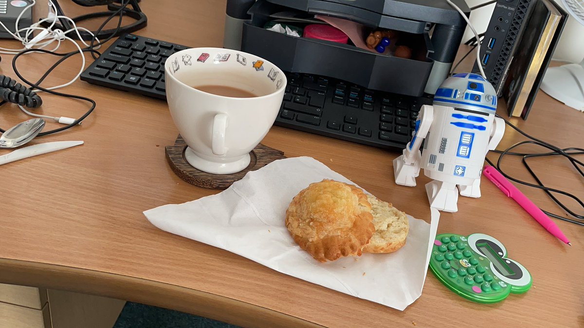 catchpole75's tweet photo. Breakfast success as it was free but fail as it’s carbtastic... but mm cheese 🧀 #breakfastupdate https://t.co/oQ08r6b7rb