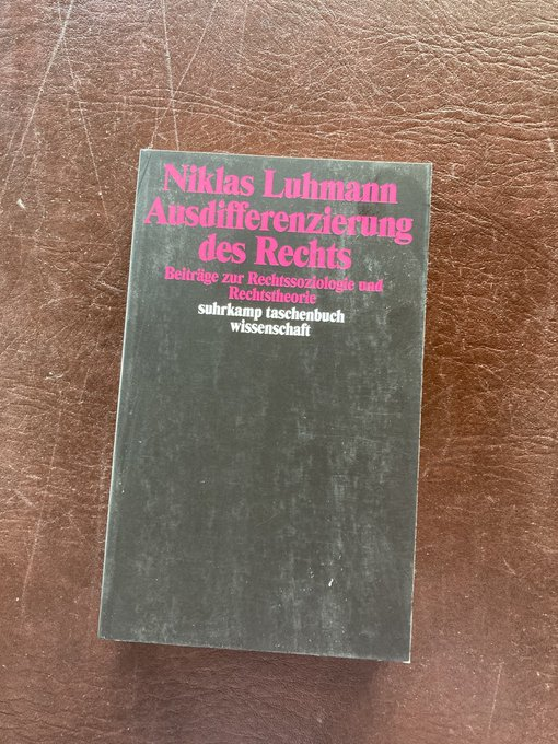 Alex_J_Thiele's tweet photo. #coronaverlosung 336: Luhmann geht immer :-), hier eine erneute Spende von @audacity_g (@HumboldtUni). Vielen Dank. Teilnahme per RETWEET, Verlosung am Abend. Viel Glück! 🙂 @suhrkamp https://t.co/wTcntBfP1Q