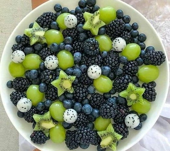 bibliyofileyla's tweet photo. Yaz güzellikleri 🍉🍍🍒🍓 https://t.co/nboQfeEFSf