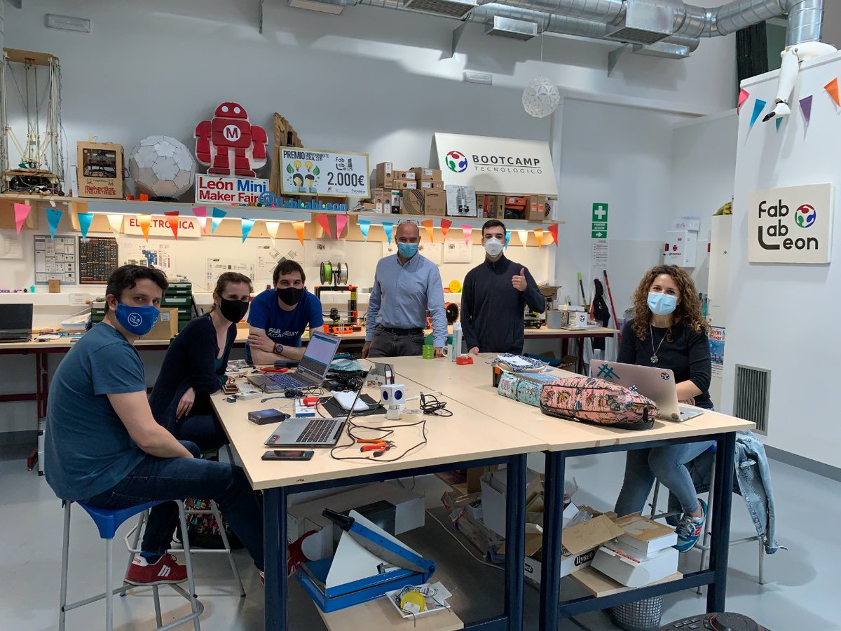 FabLabLeon's tweet image. Durante el pasado fin de semana los estudiantes remotos del @FabLabLeon en el @fabacademany se vinieron a León a realizar los últimos ajustes a sus proyectos finales. Mucha suerte chicos. Más info ⤵️ mtr.cool/akhhekhiuf
#fabacademy #fablabnetwork #fabacademy2021 #makeyourjob