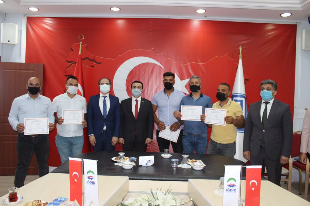 Forklift iş operatörü projemizin kapanış programını sayın Başsavcımız Oğuz Şükür Ener ve Cumhuriyet Savcımız Mestan Işıkın katılımlarıyla gerçekleştirdik.iş garantili projemizde yükümlülerin operatör belgeleri verilerek işbaşı yapmaları sağlandı.Hayırlı olsun
