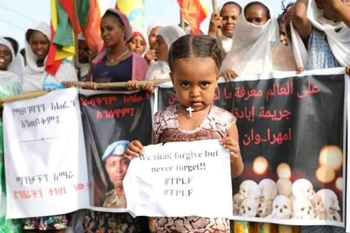 Achamyeleh1986's tweet photo. Amhara women of Wolkait, the forgotten souls &amp; survivors of TPLF’s over 40 years of genocide &amp; ethnic extermination whilst the world sits idly by, are on demonstration in N. Gondar, Humera, telling about TPLF's savagery &amp; the genocide that the world largely ignored for too long. https://t.co/oTDQc9i72R