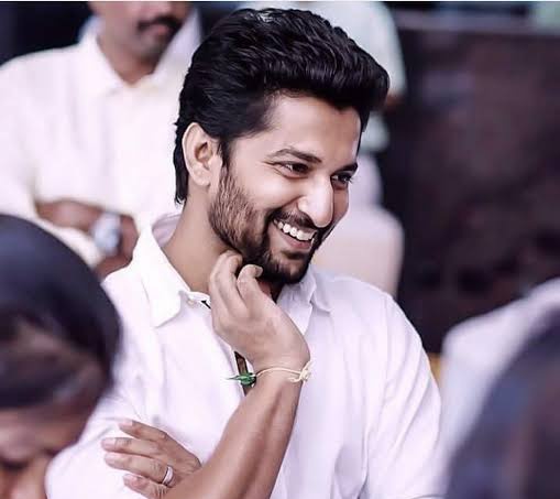 Pencil67046330's tweet photo. THE ROYAL #ShyamSinghaRoy first look 💥🔥
TWEET is FIRST & FASTEST FL in Tier-2 League 🔥
2️⃣0️⃣k+ Comments 💬
5️⃣1️⃣k+ LIKES ❤️
0️⃣7️⃣k+ Retweets 🔁
"WE LOVE NANI"
#SSRFirstLook @NameisNani
@SVR4446 @NiharikaEnt #ActorNani https://t.co/jTkbj4uXnn