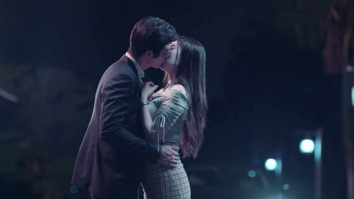 GMMTV's tweet photo. 😳😳😳  #นายคะอย่ามาอ่อยEP7 #GMMTV  

@MookWorranit @thelukevoyage https://t.co/1hL4lzBEWg