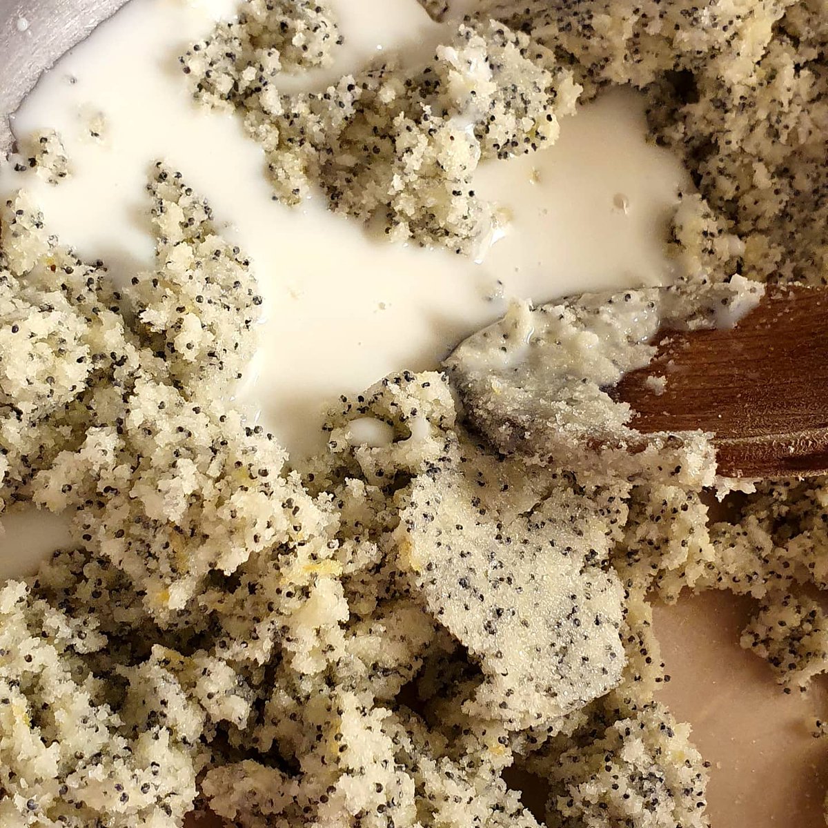 incidental_the's tweet photo. Lemon &amp; poppy seed wheel, light and delicious, perfect for a summer afternoon tea #theincidentalbaker #cooksofinstagram #poppyseed #lemoncake #homecooking #homebaking #cake https://t.co/m0Sy3RQVhI https://t.co/VUX1JinsZK