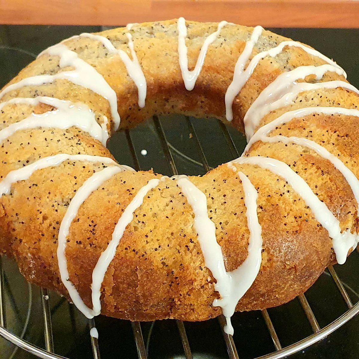 incidental_the's tweet photo. Lemon &amp; poppy seed wheel, light and delicious, perfect for a summer afternoon tea #theincidentalbaker #cooksofinstagram #poppyseed #lemoncake #homecooking #homebaking #cake https://t.co/m0Sy3RQVhI https://t.co/VUX1JinsZK