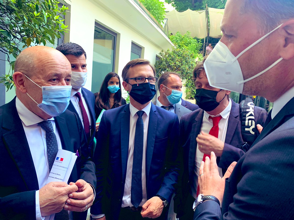 KlyngeC's tweet photo. À #ParisCyberWeek nous avons eu l’opportunité d’échanger avec le Ministre des Affaires étrangères @JY_LeDrian. Un dialogue constructif sur le programme de la Présidence Française de l’UE et l’aspiration à une plus grande souveraineté numérique en Europe. #TechFit4Europe 🇫🇷🇪🇺 https://t.co/gFu8Nnmnps