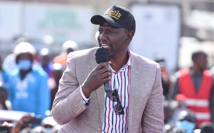 khisajohn15's tweet photo. Let us end this competition forever!
Who will be the best president after Uhuru Kenyatta, Musalia Mudavadi or William Ruto?
Retweet for William Ruto &amp; like for Musalia Mudavadi.
#WamesemaNiMacharia
#MumiasTransparency https://t.co/seI4eOJmhY