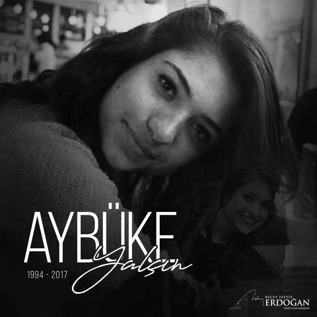 Tayini Batman Kozluk’a çıktığında “bayrağımızın olduğu her yer bizim” demiş, o bayrağa duyduğu aşkla görevinin başına gitmişti. O bayrak uğruna şehit oldu.

#AybükeYalçın evladım, ömrünün baharında seni bizden ayıran hainlerle mücadelemiz sürecek. 

Mekânın cennet olsun kızım...