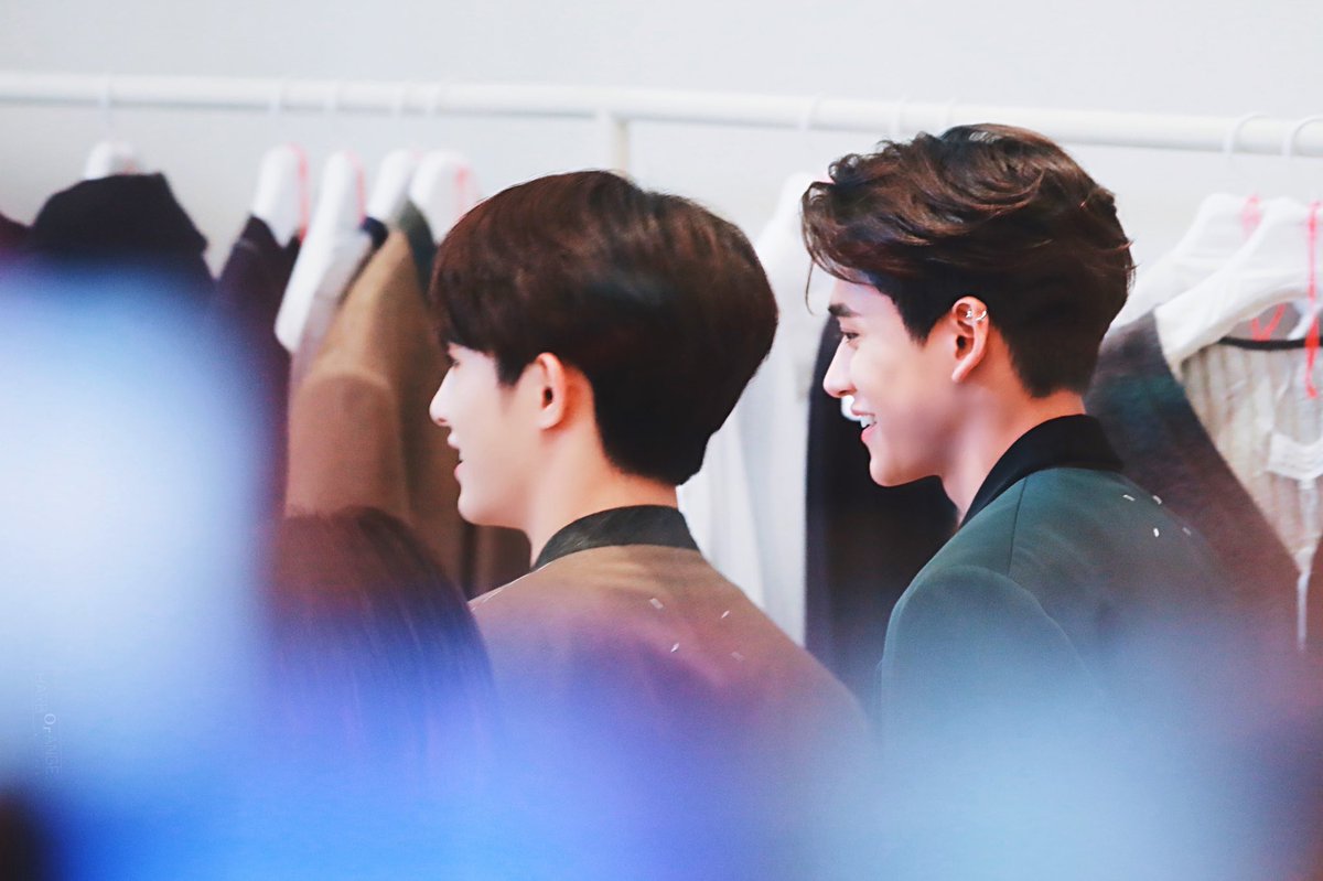 OrangeHarbor_'s tweet photo. #동카스 #港昀 #DONGCAS #WayV  #NCT 
210609 Maison Margiela
뒷모습 https://t.co/RABkIHrF0Z