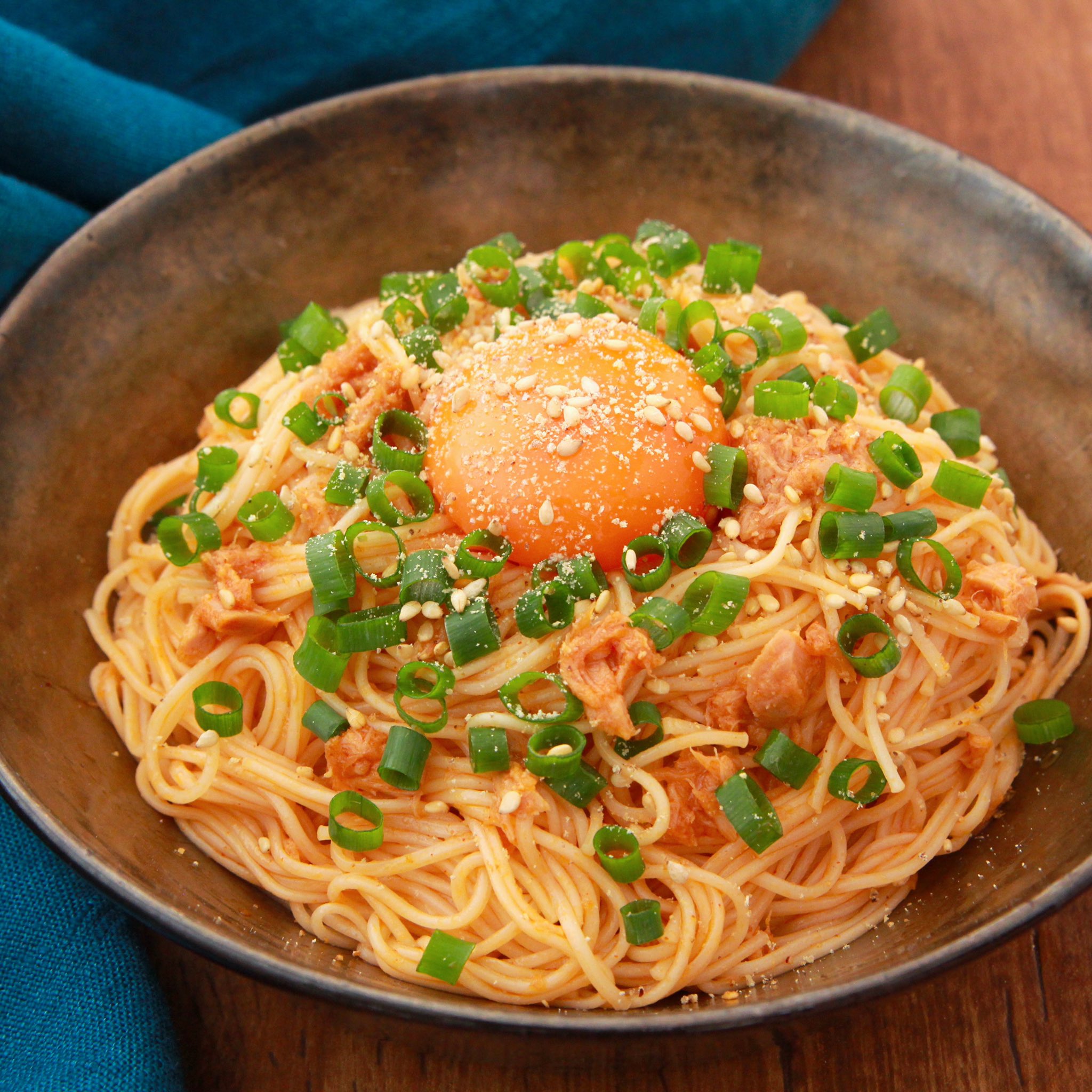ラク速レシピのゆかり Toroaスイーツ開発 料理家 ヤンニョムチキン好きな人に大好評な素麺なのですが この旨辛なたれ絡めるとずっと食べてたくなる美味しさになります 素麺150g茹でてコチュジャン大2弱 ごま油大1 5 3倍濃縮麺つゆ 酢各大1 2 鶏ガラ