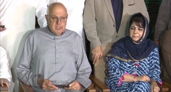 CrossTownNews's tweet image. PAGD meeting likely today at 5 pm ; Dr Farooq Abdullah to chair 

#PAGD #JammuAndKashmir 

crosstownnews.in/post/65001/pag…